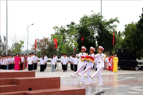Lễ thượng cờ Tổ quốc nhân kỷ niệm 64 năm Ngày Bác Hồ ra thăm đảo Cô Tô