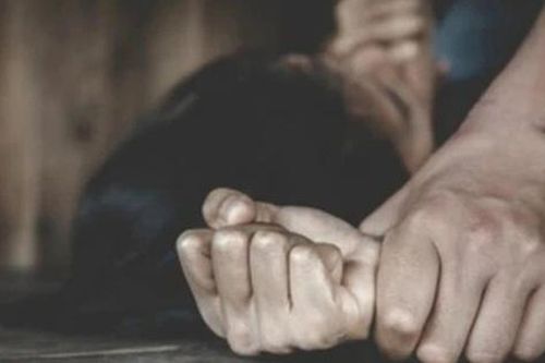 Bắt người đàn ông 59 tuổi làm trò đồi bại với cụ bà 98 tuổi