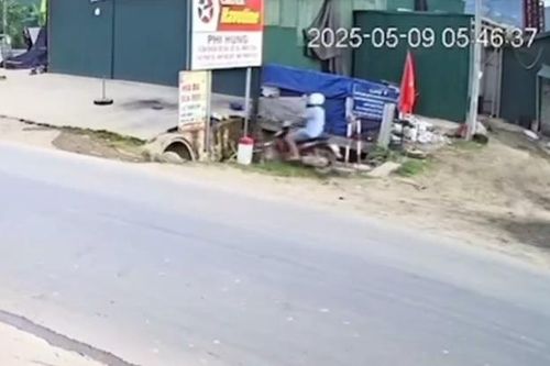 Lao xe máy xuống cống ven đường, người đàn ông tử vong