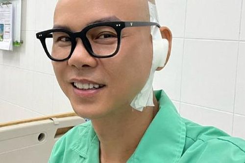 Ca sĩ Phan Đinh Tùng phẫu thuật 3 tiếng vá màng nhĩ