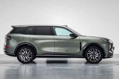 SUV hạng D công suất 374 mã lực, tiêu thụ 0,8 lít xăng/100 km, giá gần 500 triệu đồng
