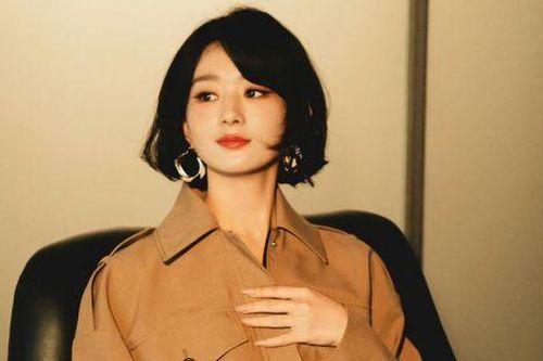 Triệu Lệ Dĩnh bị 'soi' một điểm lạ ở chốn đông người