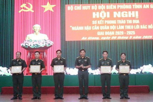 Sơ kết phong trào thi đua 'Ngành hậu cần quân đội làm theo lời Bác Hồ dạy'