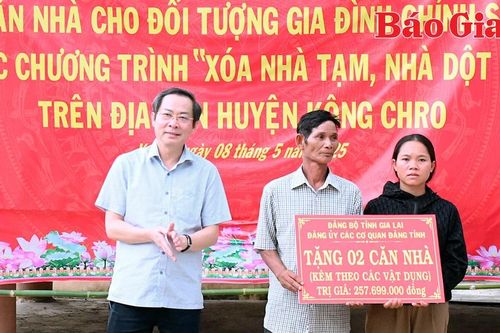 Đảng ủy các cơ quan Đảng tỉnh bàn giao 11 căn nhà tại huyện Kông Chro