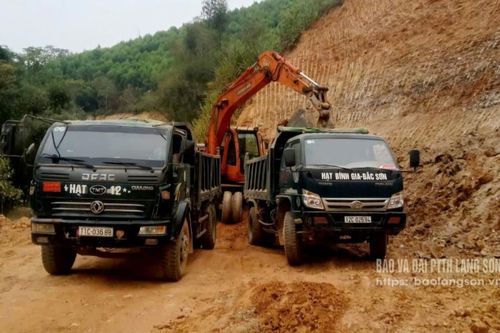 Tăng tốc khắc phục sạt lở giao thông