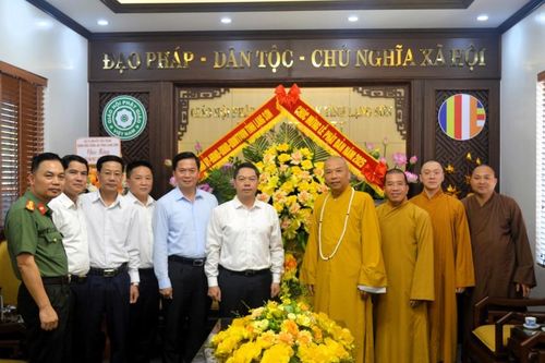Đoàn công tác của tỉnh thăm, chúc mừng Ban Trị sự Giáo hội Phật giáo Việt Nam tỉnh nhân lễ Phật đản 2025