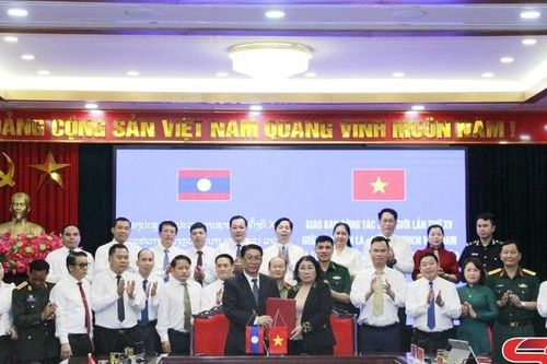 Giao ban công tác biên giới lần thứ XV giữa tỉnh Sơn La và tỉnh Luông Pha Bang
