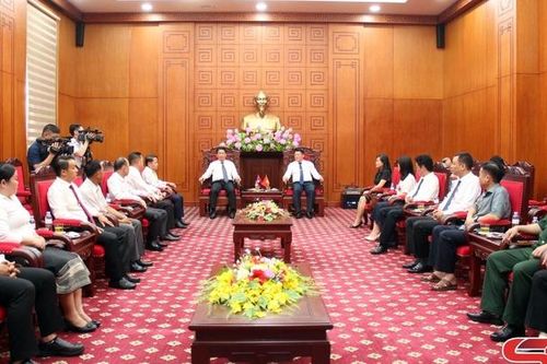 Đoàn đại biểu biên giới tỉnh Luông Pha Bang chào xã giao Thường trực Tỉnh ủy