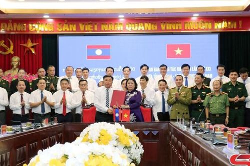 Giao ban công tác biên giới lần thứ XXI giữa tỉnh Sơn La và tỉnh Hủa Phăn
