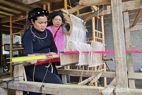 Những khung cửi cổ ở Thượng Lâm