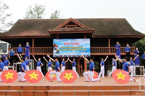 Thắp sáng tình yêu biển đảo trong thế hệ trẻ