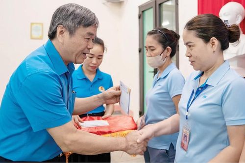 Giữ chân người lao động bằng phúc lợi