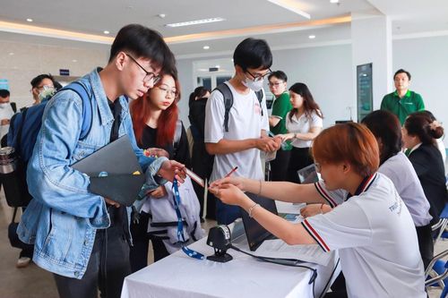 Ngày hội việc làm gắn với ứng dụng AI