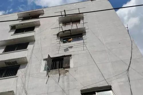 Cháy tại chung cư cũ Viễn Đông, hai người bị thương