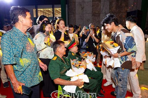 Truyền tình yêu lịch sử cho tuổi trẻ