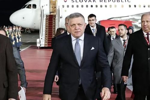 Thủ tướng Slovakia phải bay đường vòng đến Moskva dự Lễ duyệt binh 9/5