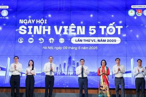 Sôi nổi, bổ ích Ngày hội 'Sinh viên 5 tốt'