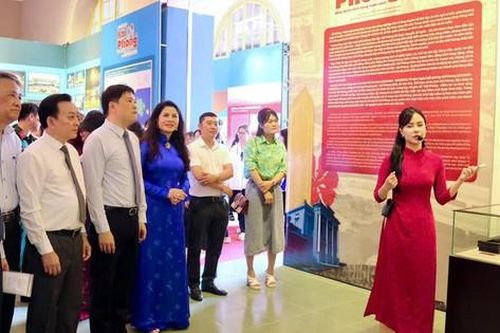 Gần 400 tư liệu, hiện vật quý lần đầu được giới thiệu tại Hải Phòng