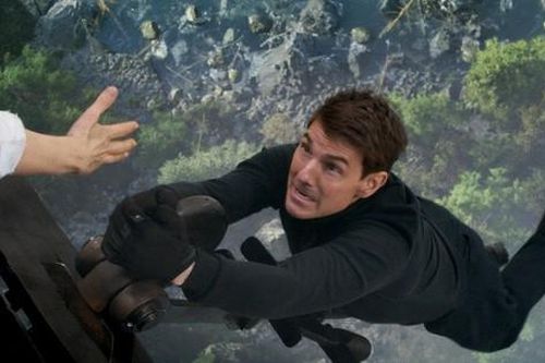 Nhiệm Vụ Bất Khả Thi: Còn thử thách nguy hiểm gì Tom Cruise không dám làm?