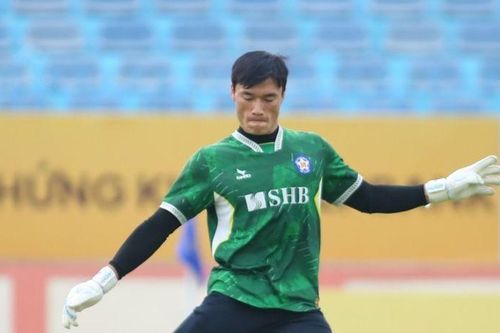 Thủ môn Bùi Tiến Dũng bắt vô-lê ghi bàn chưa từng thấy