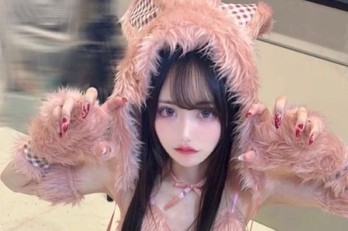 Bộ mặt thật biến thái của 'nữ thần cosplay' Nhật Bản