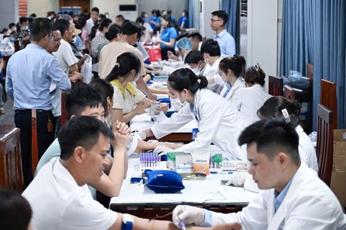 Thầy thuốc trẻ xung kích, vươn mình trong kỷ nguyên số