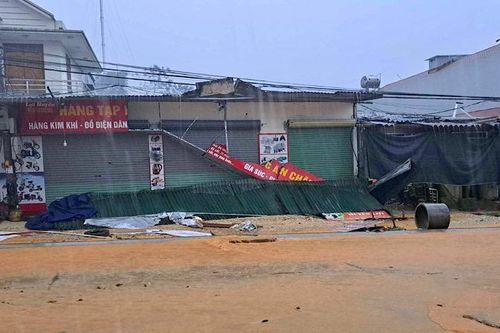 Tuyên Quang mưa dông làm 42 ngôi nhà bị hư hỏng
