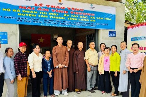 Ni sư Thích Nữ Nhựt Thành: Từ cô giao liên tới người khởi xướng nhiều chương trình từ thiện