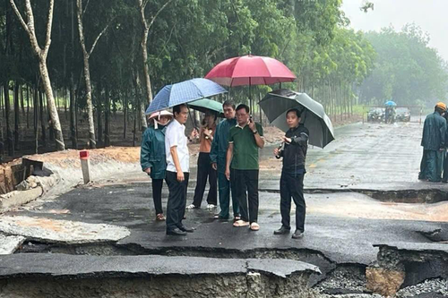 Mưa cực lớn gây thiệt hại một số địa phương phía Nam