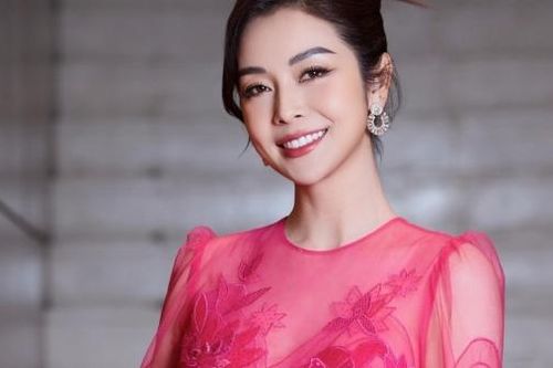 Vẻ trẻ trung, gợi cảm của Hoa hậu Jennifer Phạm