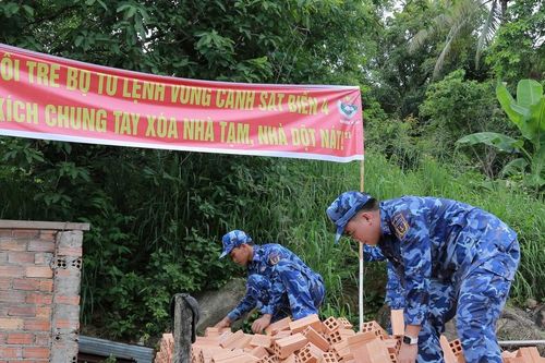 Bộ Tư lệnh Vùng Cảnh sát biển 4 chung tay xóa nhà tạm, nhà dột nát