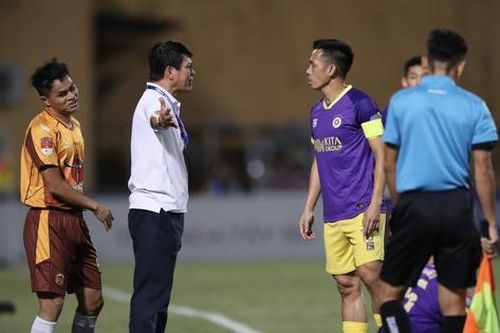 Lo 'củi lửa' cuối mùa giải V-League, VFF nhắc việc Ban trọng tài