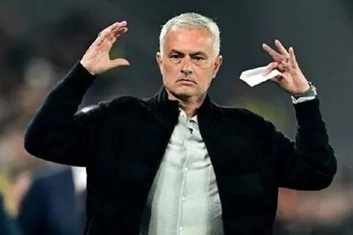 Jose Mourinho lại gây sốc với tuyên bố 'tung đồng xu để chọn đội hình'