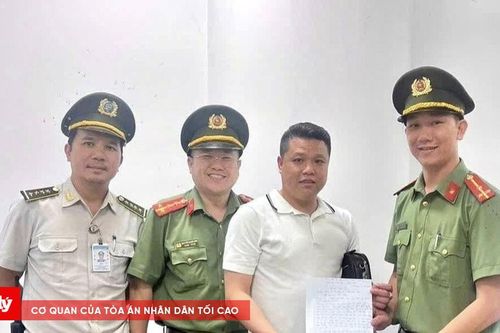 Tuần tra đêm, nhặt được của rơi trả lại cho người dân