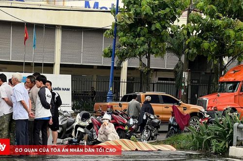 Tài xế lái container rời đi sau khi gây tai nạn chết người