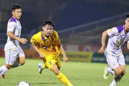Sông Lam Nghệ An thua ngược Hà Nội FC ở phút bù giờ