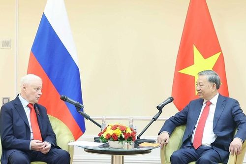 Tổng Bí thư tiếp Chủ tịch Đảng 'Nước Nga Công bằng-Những người yêu nước-Vì Sự thật'