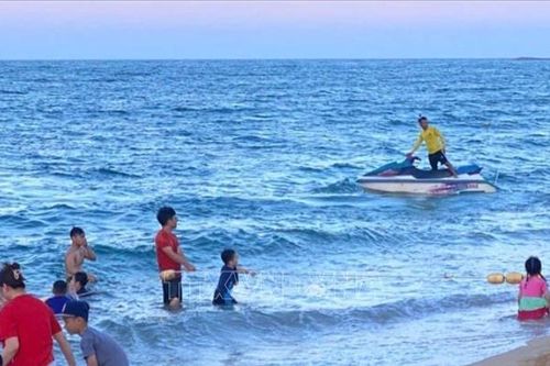 Mô tô nước hoạt động trái phép tại khu vực biển Phú Yên