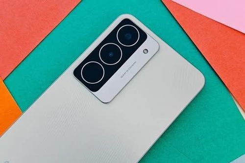 Smartphone độ bền quân đội, RAM 8 GB, pin 6.000mAh, giá chỉ hơn 4 triệu đồng
