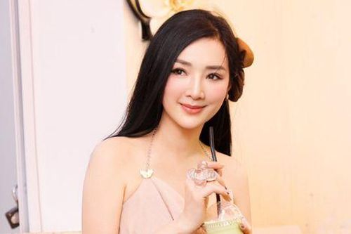 Nhan sắc 'cực phẩm' của Hoa hậu Giáng My ở tuổi 54