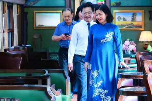 Khai trương đoàn tàu 'Hoa Phượng đỏ': Sản phẩm du lịch độc đáo trên tuyến đường sắt Hà Nội - Hải Phòng