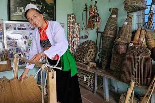 Cụ bà U80 'giữ lửa' văn hóa Mường