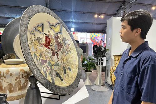 'Cú hích' khơi dậy đam mê gốm Biên Hòa trong lòng gen Z