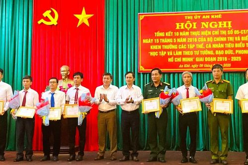 An Khê khen thưởng 18 tập thể, cá nhân xuất sắc trong học tập và làm theo tư tưởng, đạo đức, phong cách Hồ Chí Minh