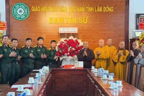 Đảng ủy - Bộ CHQS tỉnh chúc mừng Đại lễ Phật đản năm 2025