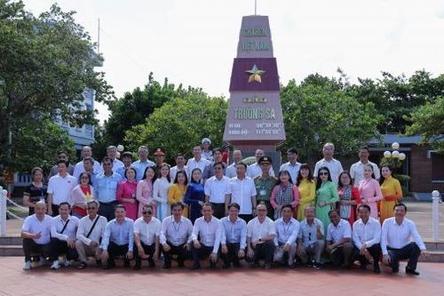 Đoàn công tác tỉnh Lâm Đồng kết thúc thành công chuyến thăm 7 đảo và Nhà giàn DK1