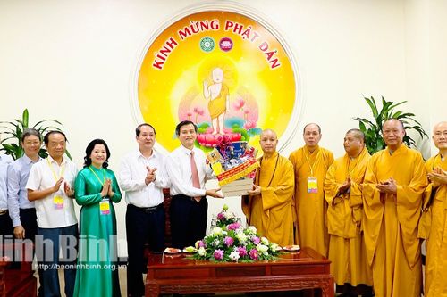 Đoàn đại biểu lãnh đạo tỉnh chúc mừng Ban Trị sự Giáo hội Phật giáo Việt Nam tỉnh