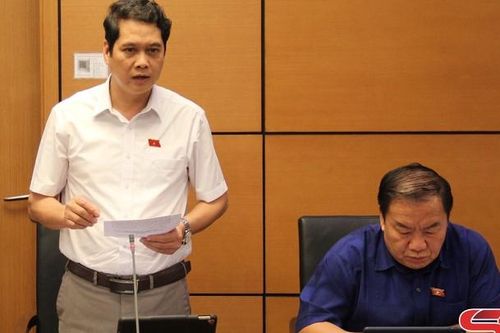 Đoàn đại biểu Quốc hội tỉnh Sơn La thảo luận tại tổ về một số dự thảo luật