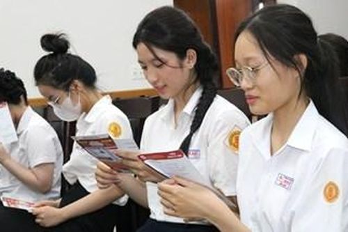 Tư vấn nghề nghiệp cho hơn 330 học sinh trung học phổ thông