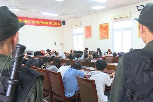 Khởi tố 30 đối tượng trong đường dây cá cược 'cắt đá tìm ngọc'